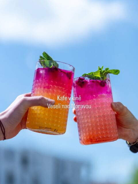 Léto na jižní Moravě plné barevného osvěžení!🍹
Kam vyrazit ve stopách Gourmet Jižní Morava?
🍸 @kafevkine 
🍸 @momo.mikulov
🍸 @dvorekboretice 
🍸 @kafe_sklep
🍸 @nakofein 
🍸 @bistro_v_trave 
🍸 @sisterscafebistro 
🍸 @bi.bistro.blansko 
🍸 @mikulas_znojmo 
🍸 @cafejordancz 
🍸 @anyz_rorys 
🍸 @lontmikulov 
🍸 @yallabarkyjov 
🍸 @karmakavarna 
Dopřejte si pitný režim stylově. ☀️