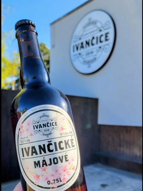 Máj, lásky a piva čas.
Zahrádky přebírají vládu nad gastronomickým světem a venku to pivo vždy chutná tak nějak lépe.
Kam na správně načepované pivečko dle @gourmetjiznimorava?
🍻 @pivovarivancice
🍻 @frankies.chmeloteka v Břeclavi
🍻 @pivovar_vorkloster v Předklášteří u Tišnova
🍻 @ceparna_oldcock ve Znojmě
🍻 @geniusnoci v Lomnici
🍻 @zmolskypivovar ve Višňovém
🍻 @dubnak.cz v Dubňanech
🍻 @hospodanadedine v Nových Bránicích
🍻 @pivovarlednice v Lednici
🍻 @slavkovskypivovar_ofiko ve Slavkově u Brna
🍻 @mezi_vraty v Sedlci u Mikulova
🍻 @kyjovskepivo 
Jací jsou vaši favorité mezi pivnicemi a pivovary na jižní Moravě?
