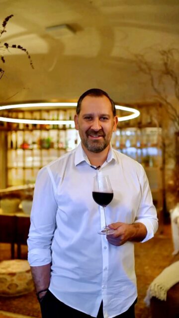 📍 @kounicky_dvur | Vítěz Gourmet Jižní Morava 2024⁠
⁠
Přímo na malebném náměstí Dolních Kounic najdete restauraci Kounický Dvůr, která od roku 2023 láká hosty na poctivou kuchyni postavenou na lokálnosti a sezónnosti. ✨⁠
⁠
Díky své kvalitě a autentickému přístupu se loni vyšvihli až na samotný vrchol - a právem si odnesli ocenění nejlepší restaurace v projektu Gourmet Jižní Morava 2024. 🥇⁠
⁠
A upřímně… kdo by dokázal odolat jejich kulajdě nebo nadýchaným švestkovým knedlíkům? 😍⁠
⁠
Až budete plánovat výlet do Kounic a okolí, zapište si tohle místo na svůj bucket list. ✔️⁠
⁠
👉 Už za 2 dny se dozvíme vítěze Gourmetu 2025. Co myslíte — obhájí Kounický Dvůr první místo i letos? 👑⁠
⁠
#gourmet #gourmetjiznimorava #southmoravia #jiznimorava #moravia #dolnikounice